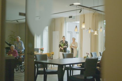 Tante clasien huiskamer bloemen